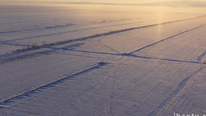 冬季冰雪覆盖的田地风光航拍