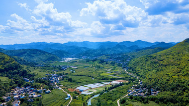 夏季村庄山川河流蓝天航拍延时