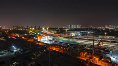 北京京通高速夜晚车流流光实拍延