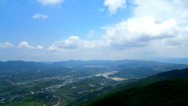 唯美的蓝天白云大山风景航拍4K