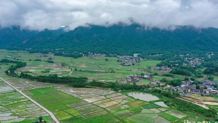 自然高山农田云雾航拍延时