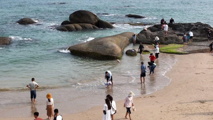 海南文昌淇水湾沙滩嬉戏