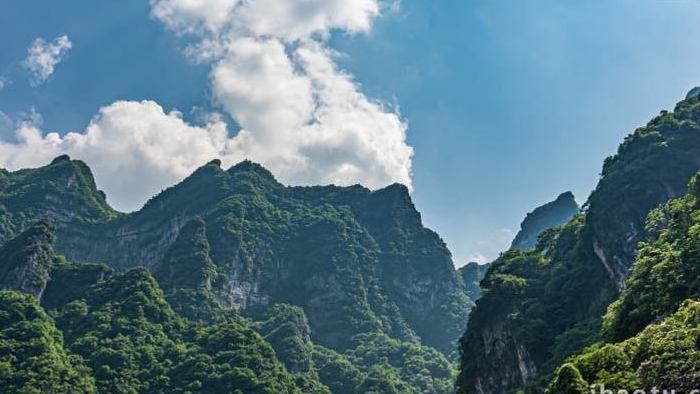 自然风光夏天山峰山谷蓝天延时