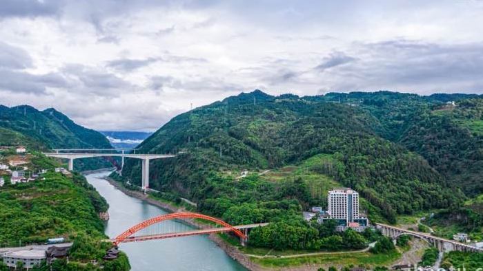 自然风光山峰河航拍延时