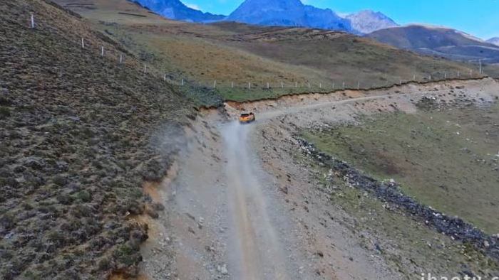 蜿蜒崎岖的山路荒山土路4K实拍