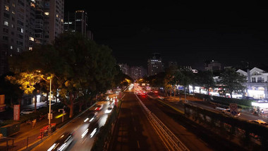 城市夜晚繁忙车流慢门实拍