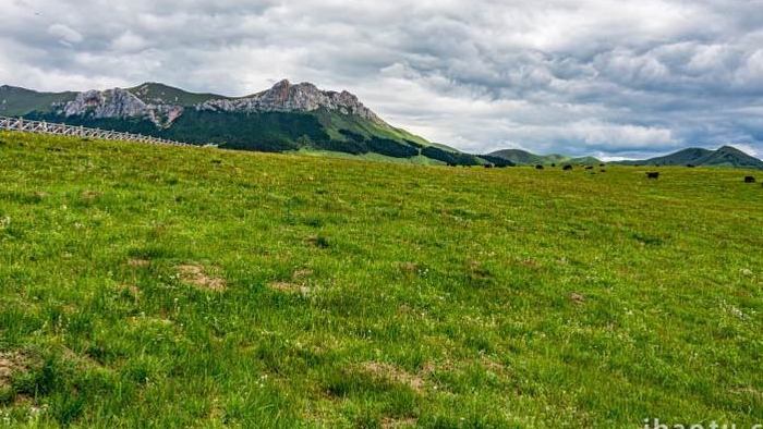 草原风光山峰草原自然风光延时