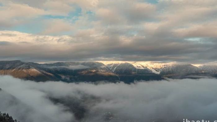 高原雪山云雾云海翻滚自然风景延时