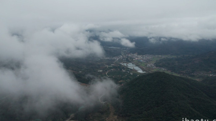 高山雨后云雾缭绕唯美4k航拍