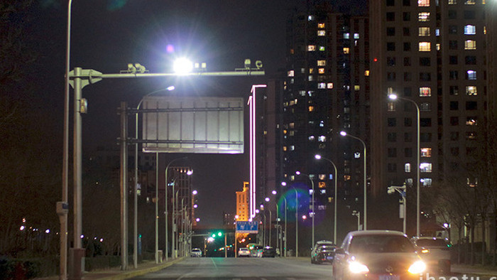 城市夜晚交通出行路灯照亮夜幕车流车灯实拍