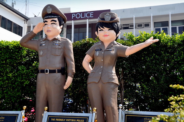 芭堤雅，泰国： 警务人员的雕像