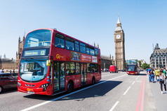 大本钟和伦敦红色巴士在英国伦敦的威斯敏斯特桥