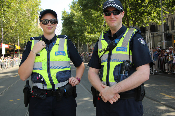 维多利亚警员在墨尔本澳大利亚国庆<strong>阅兵</strong>期间提供安全保障