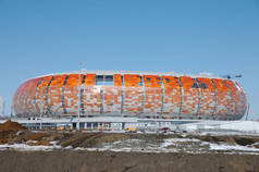 Saransk, 俄罗斯-2018年3月10日: Mordovia 竞技场足球体育场在建.