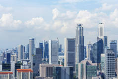 现代金融建筑, 蓝天白云。商业区城市背景。建筑行业背景.