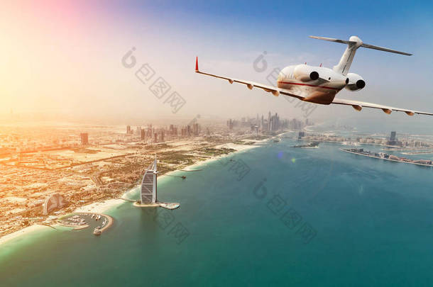 私人喷气<strong>飞机飞越</strong>迪拜<strong>城市</strong>, 在美丽的日落光。现代最快的交通方式, 商业生活.