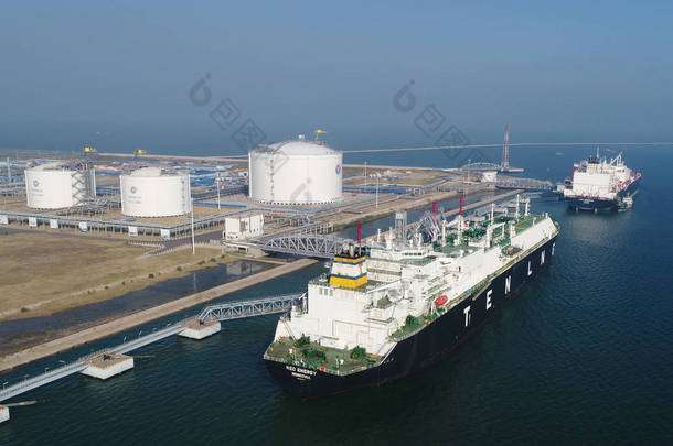 2018年10月12日中国海洋石油公司<strong>液化</strong>天然气储罐鸟图