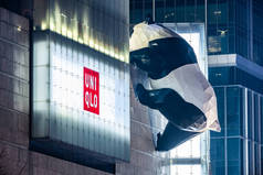 中国成都夜间熊猫雕塑