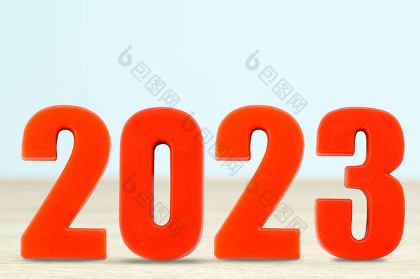 拍摄的2023号红色塑料新年餐桌与复制空间