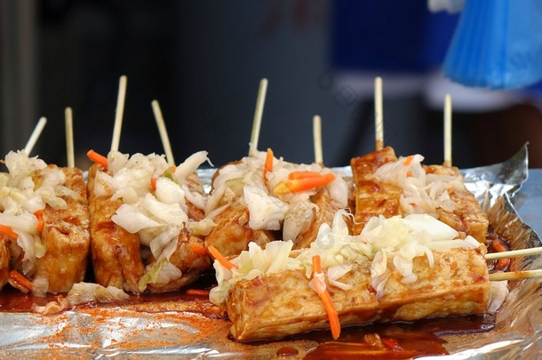 Smelly Fermented Tofu with Pickled Cabbage