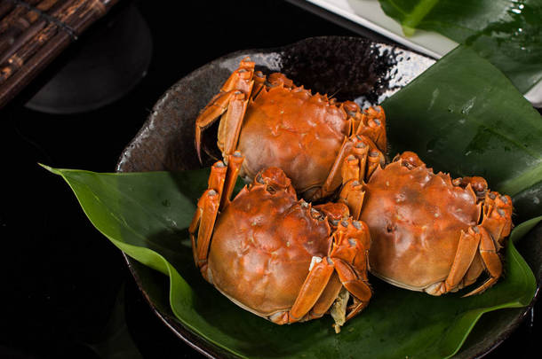 2015年9月9日, 中国东南部福建省厦门市的一家餐馆供应蒸<strong>螃蟹</strong>.