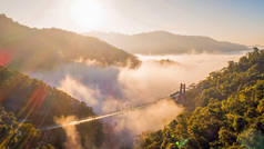 2019年1月24日, 中国南方广东省清远市迎德县宝景宫一座218米长的玻璃桥被云海笼罩的风景