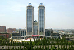 上海复旦大学光华双塔景观，2005年5月26日