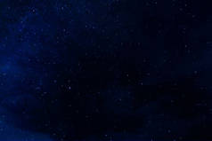美丽夜空与星辰的长曝光照片