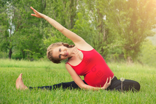 健康<strong>孕妇做瑜伽</strong>的性质