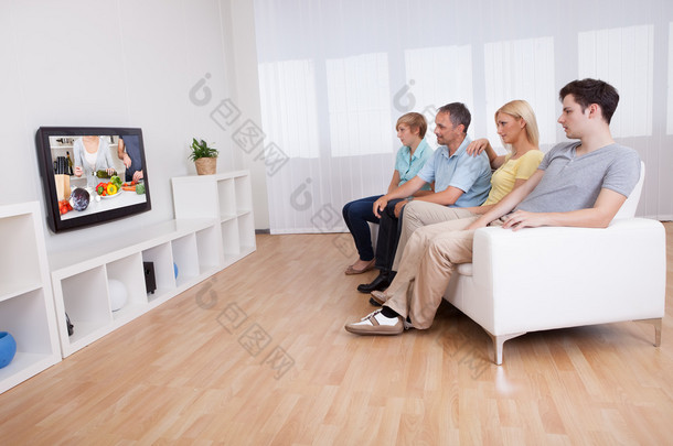 家庭看宽屏电视