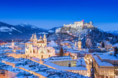 历史性城市萨尔茨堡与圣弗朗西斯在冬季、 萨尔茨堡州、 奥地利