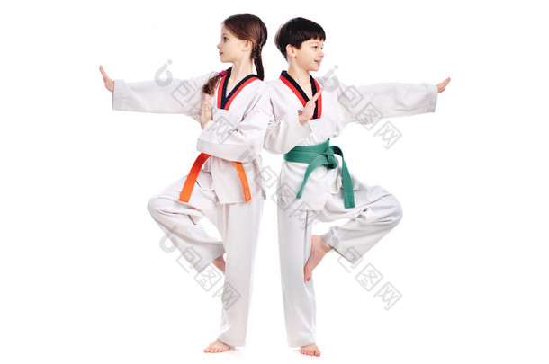 两个孩子运动员武术<strong>跆拳</strong>道培训