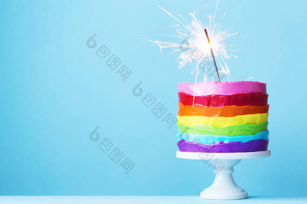 与烟火彩虹蛋糕