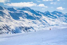 冬季冰雪覆盖的山峰奥地利阿尔卑斯山