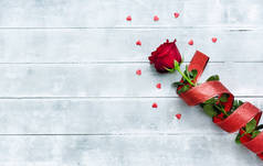 红玫瑰心为情人节背景