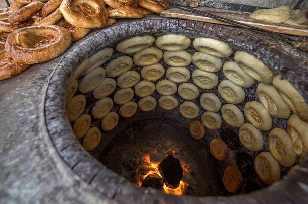 中国新疆传统炉烘烤饼平面包