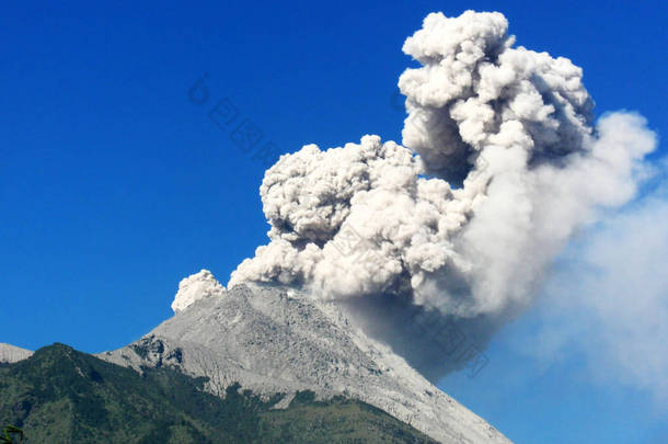 火山山抽烟