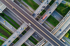 从车辆移动运输概念看交通交叉路口道路
