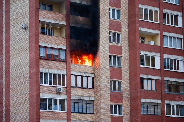 火灾中的一个大的物业单位房子公寓