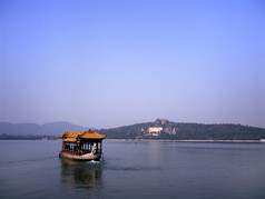中国龙舟在昆明的湖