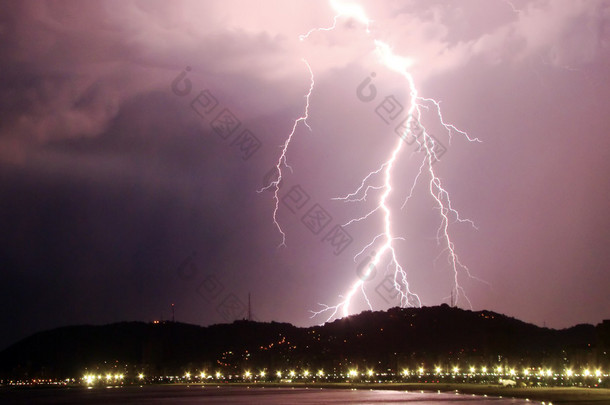 闪电螺栓醒目的多斯桑托斯在巴西的城市