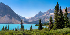 风景秀丽的自然风景与加拿大艾伯塔省的山下湖