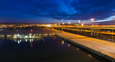 格丁尼亚城市港湾的夜景