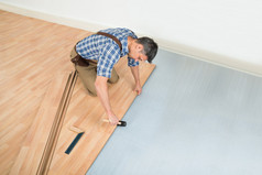 木匠安装地板