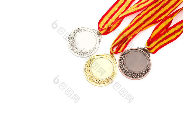 组的金银牌和铜牌奖奖牌在白色背景上