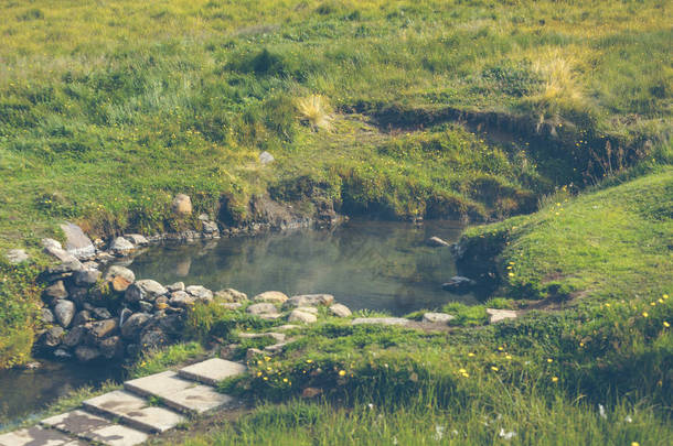 冰岛泡温泉