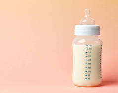 婴儿牛奶瓶