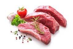 生烤牛肉肉与配料条