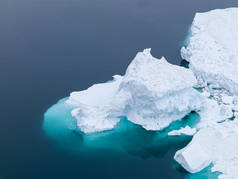 在格陵兰岛北极海洋上的冰山