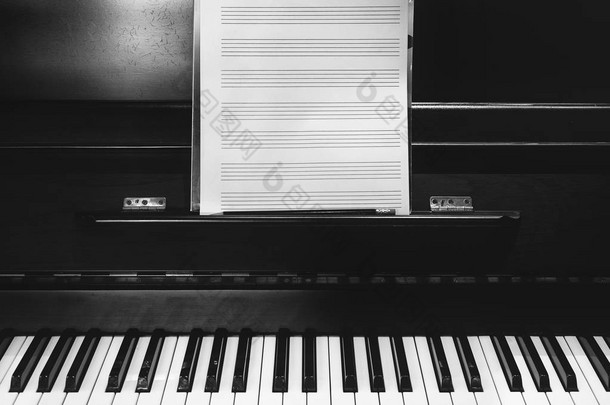 钢琴键盘音乐片黑白古典音乐